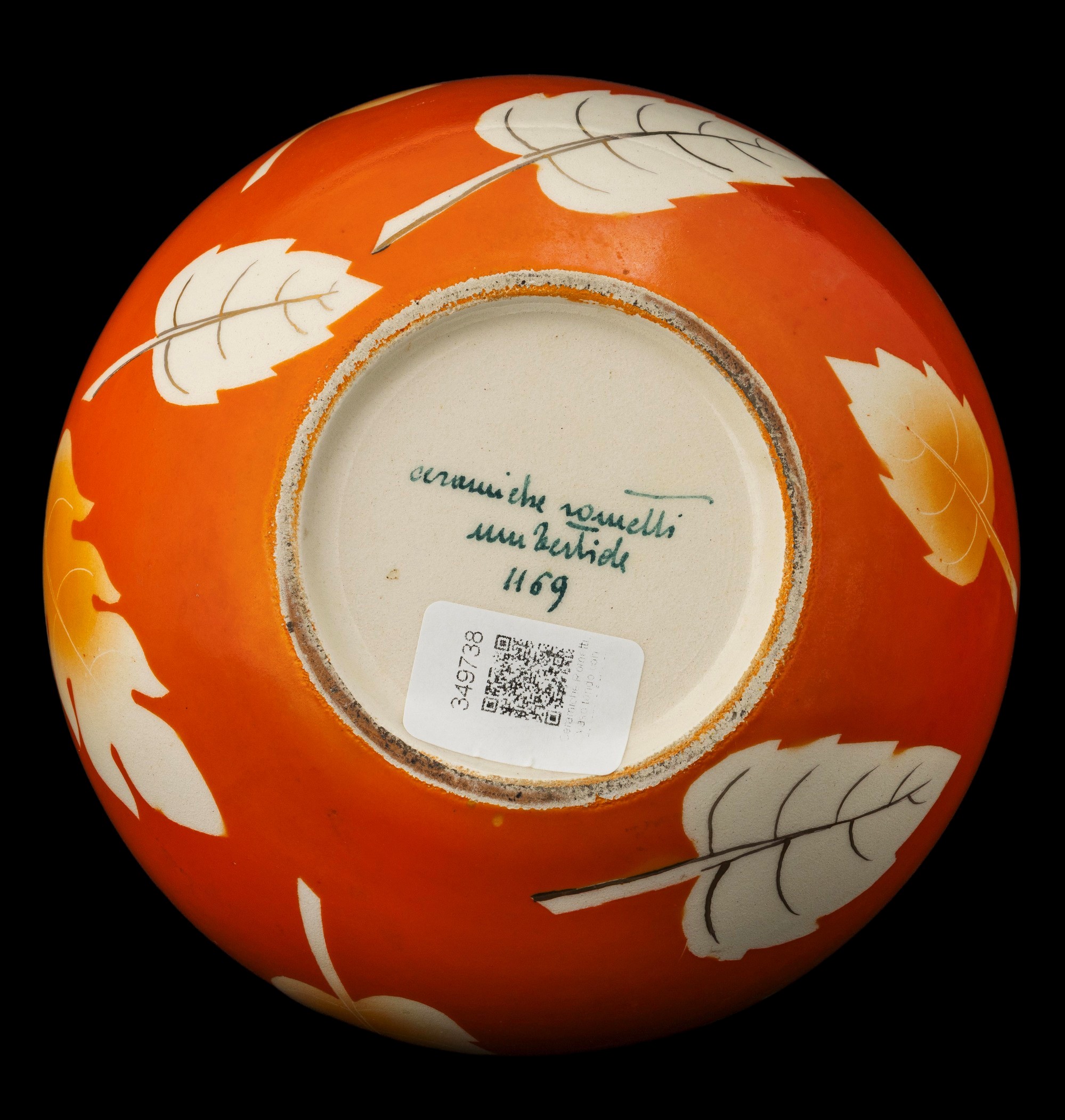 Rometti, Umbertide, Vaso in ceramica con decoro a foglie su fondo arancione (circa 1940)