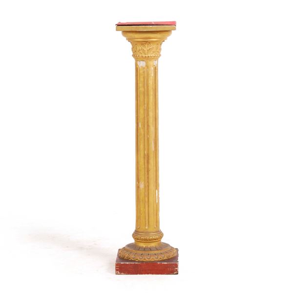 Colonna in legno intagliato e dorato