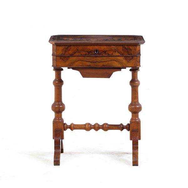 Tavolino da lavoro lastronato. Fine XIX-inizi XX secolo