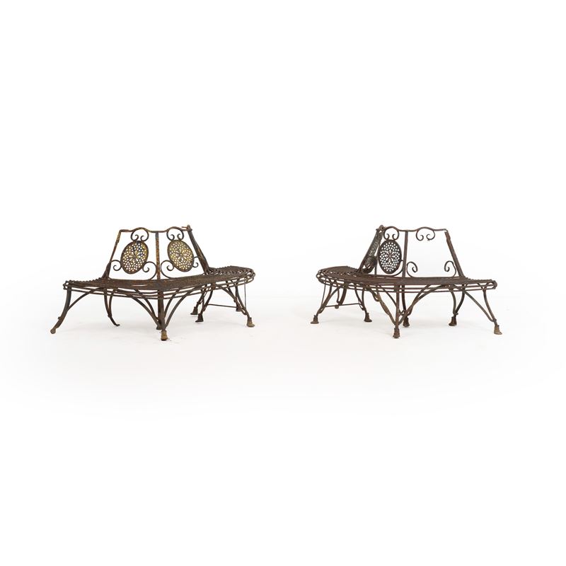 Coppia di panche da giardino a semiluna in metallo  - Auction Antiques - Cambi Casa d'Aste