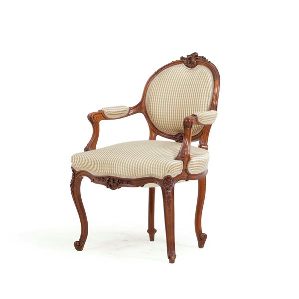 Poltrona in legno intagliato. XIX-XX secolo