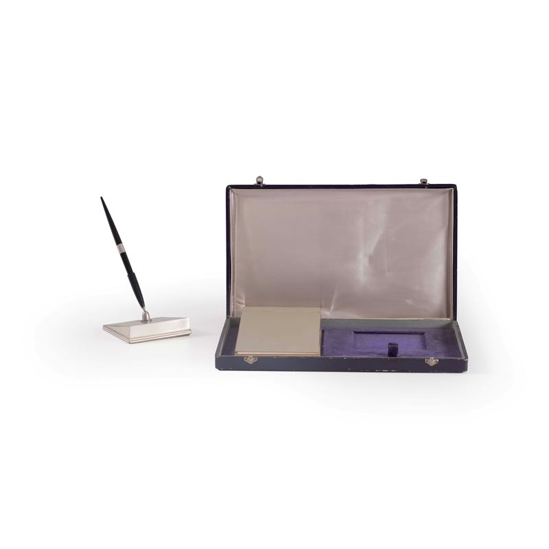 Block notes con porta penna in acciaio con scatola da viaggio  - Auction Antiques - Cambi Casa d'Aste