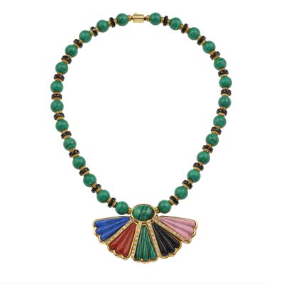 Collana in oro giallo 750/1000 con boules in malachite e inserti in onice, decoro inciso in lapis...