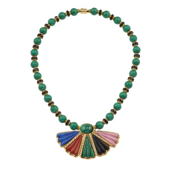 Collana con boules di malachite con inserti in onice con decoro inciso in lapislazzullo, diaspro, malachite, onice, rodonite e piccoli diamanti
