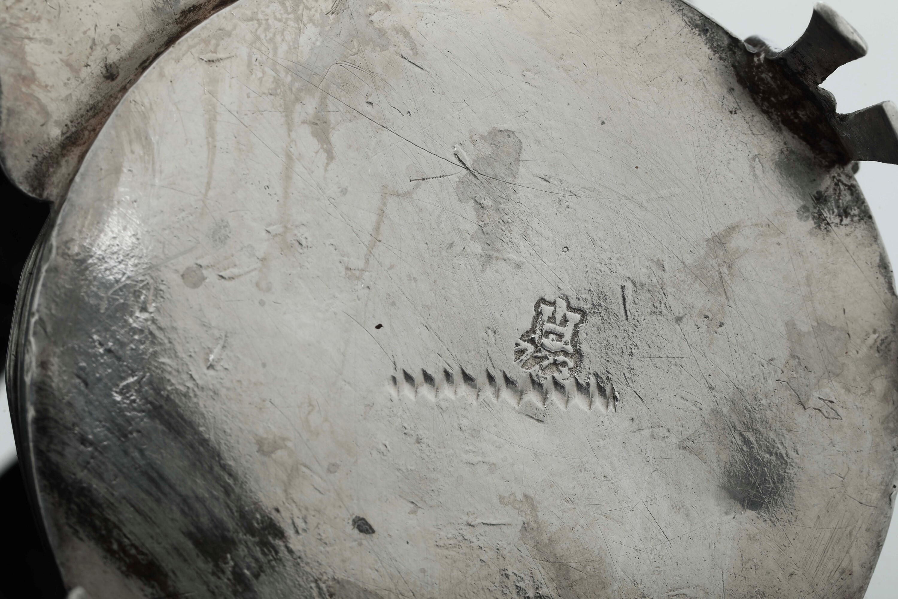 Marchio genovese della “Torretta”, Acetoliera, argento fuso sbalzato e cesellato