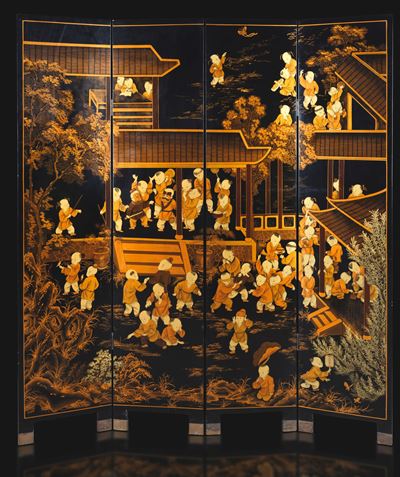 Paravento in legno laccato a quattro ante, scena di vita comune con bimbi, Cina, Dinastia Qing, X...