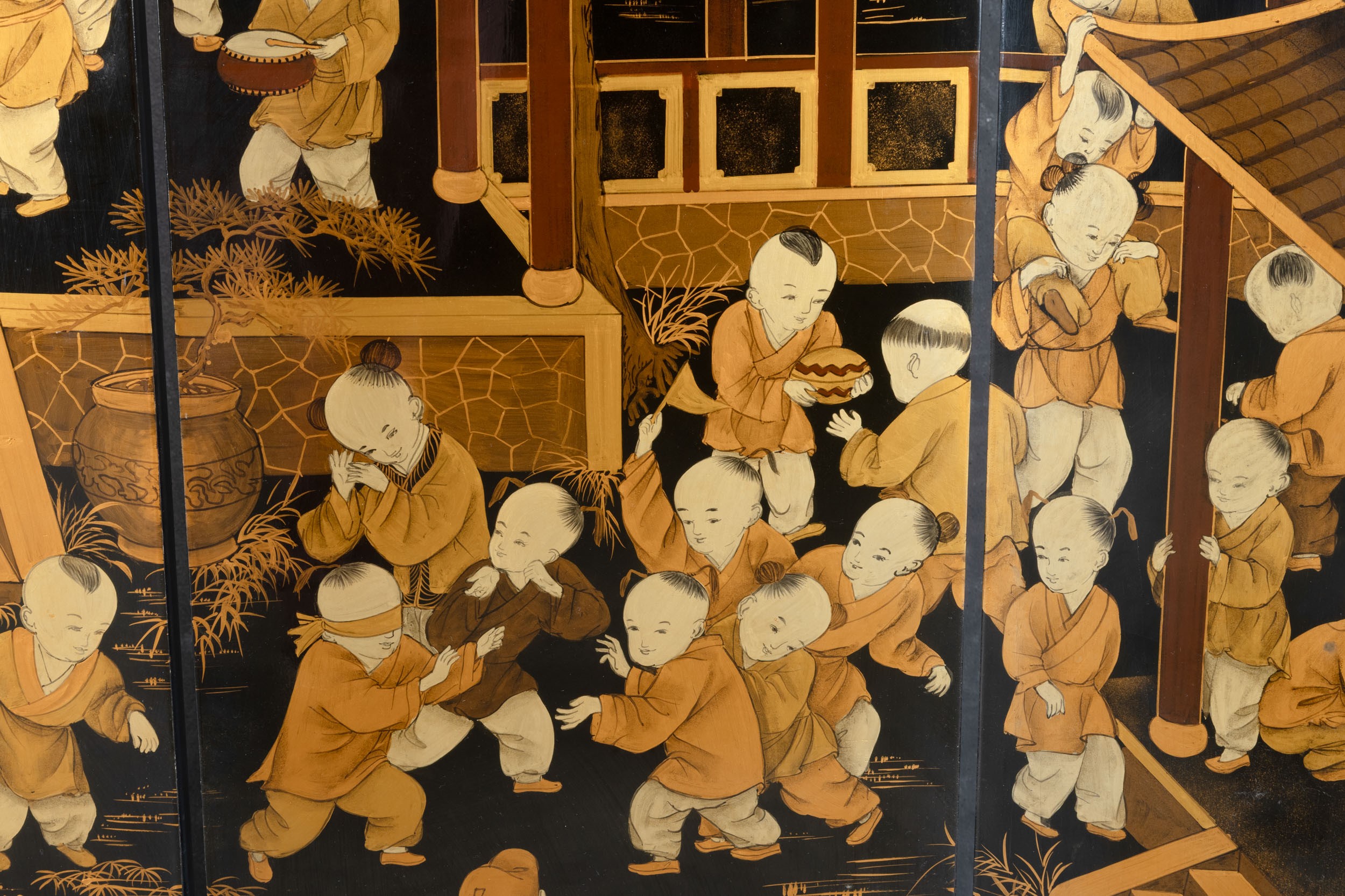 Paravento in legno laccato a quattro ante, scena di vita comune con bimbi, Cina, Dinastia Qing, X...