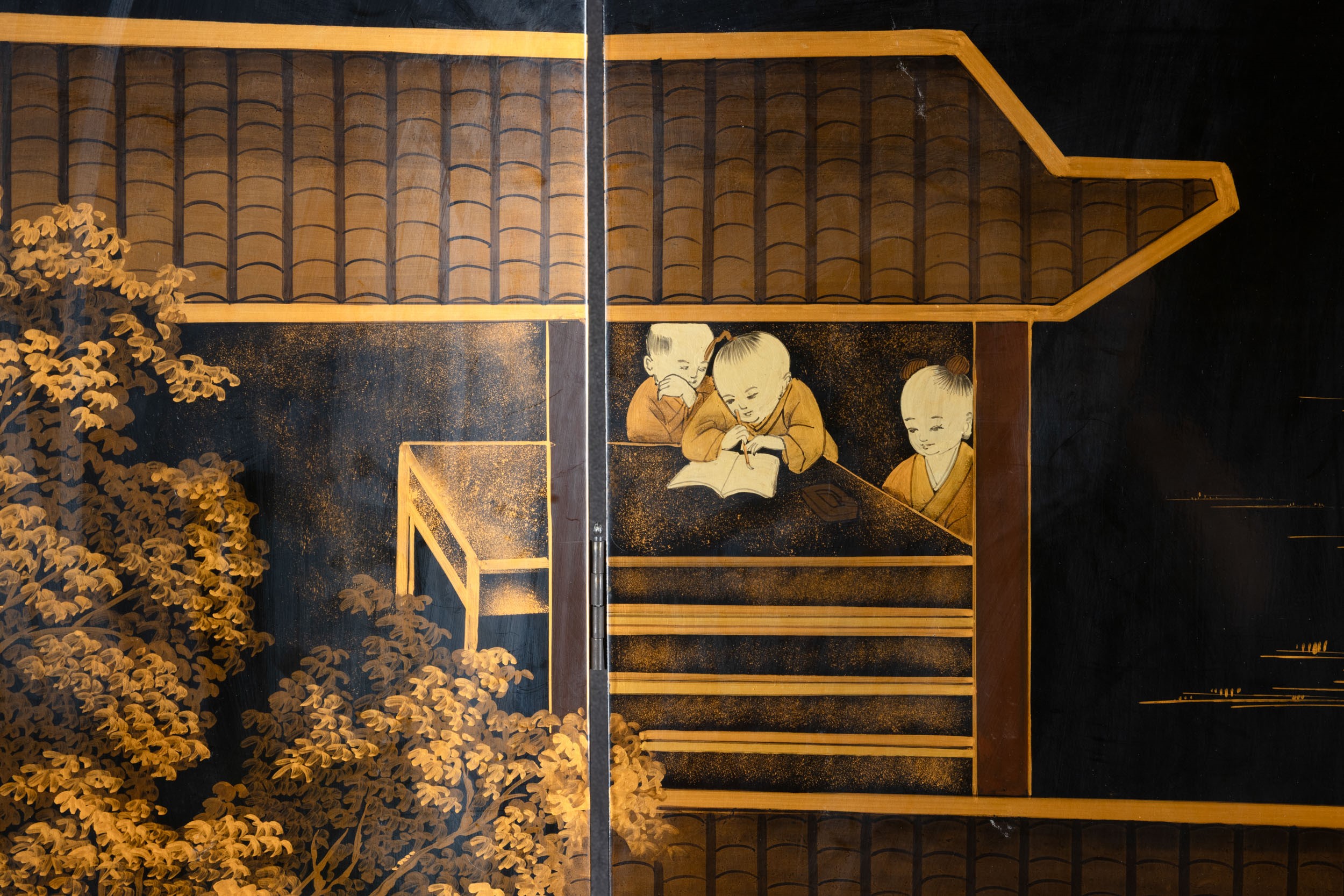 Paravento in legno laccato a quattro ante, scena di vita comune con bimbi, Cina, Dinastia Qing, X...