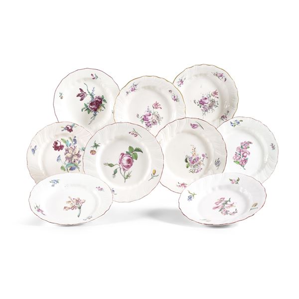 Nove rari piatti Francia, La Tour-d’Aigues, Manifattura del Baron de Bruny, ultimo quarto del XVIII secolo 