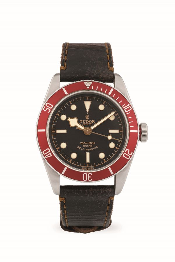 Black Bay ref. 79220R in acciaio con quadrante nero e ghiera rossa, con cinturino in pelle e chiusura  [..]