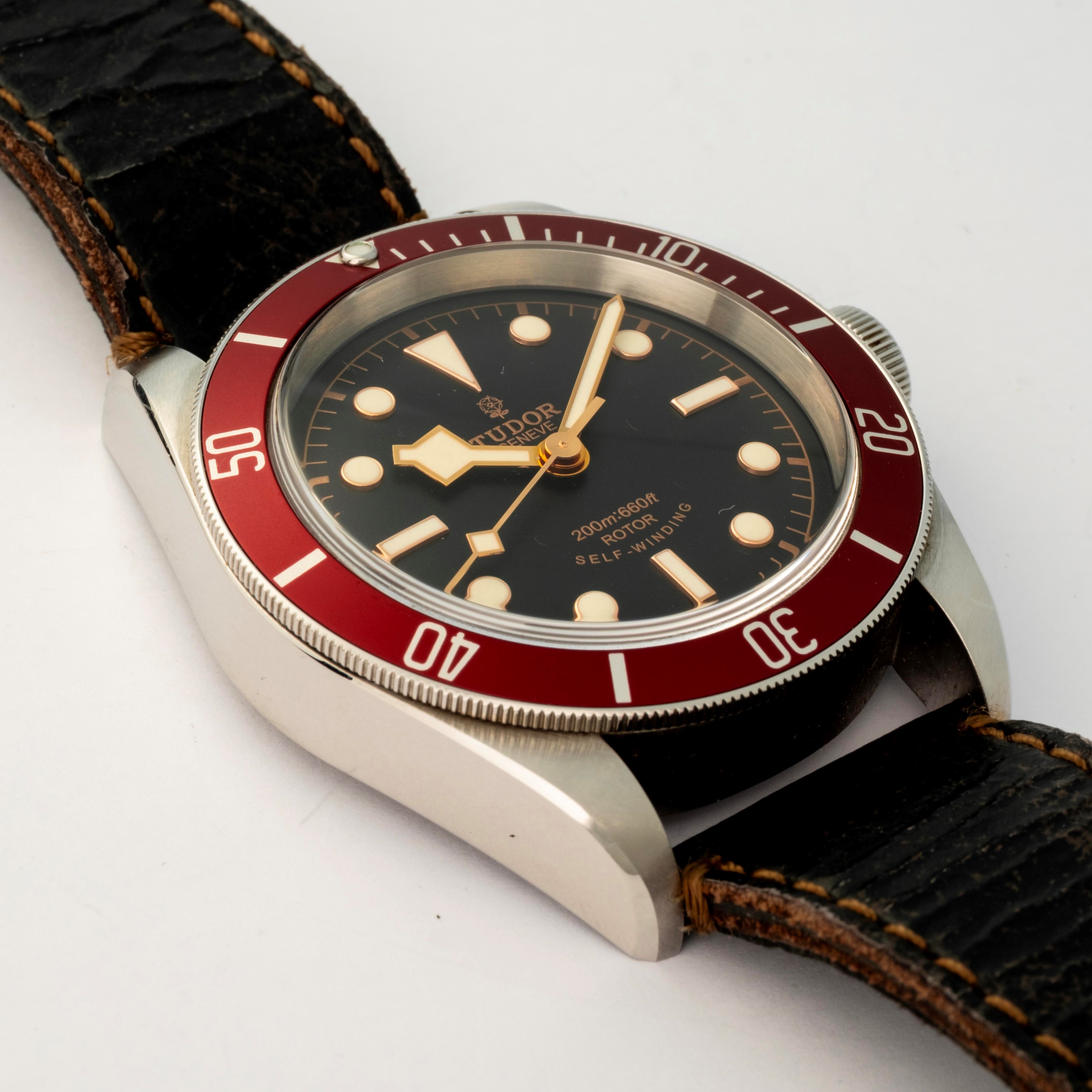 Tudor - Black Bay ref. 79220R, orologio automatico in acciaio con quadrante nero e ghiera rossa, ...