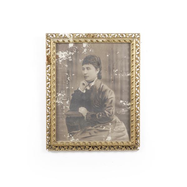 Cornice traforata in legno intagliato e dorato