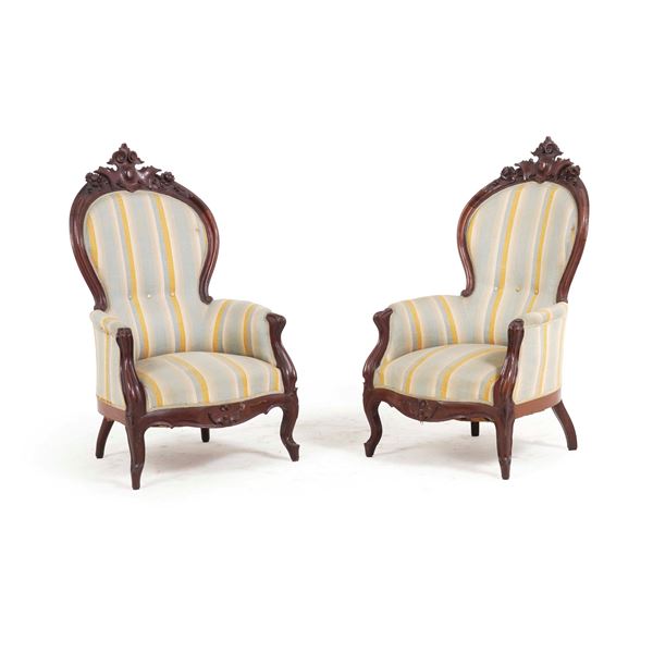 Coppia di poltrone in legno intagliato