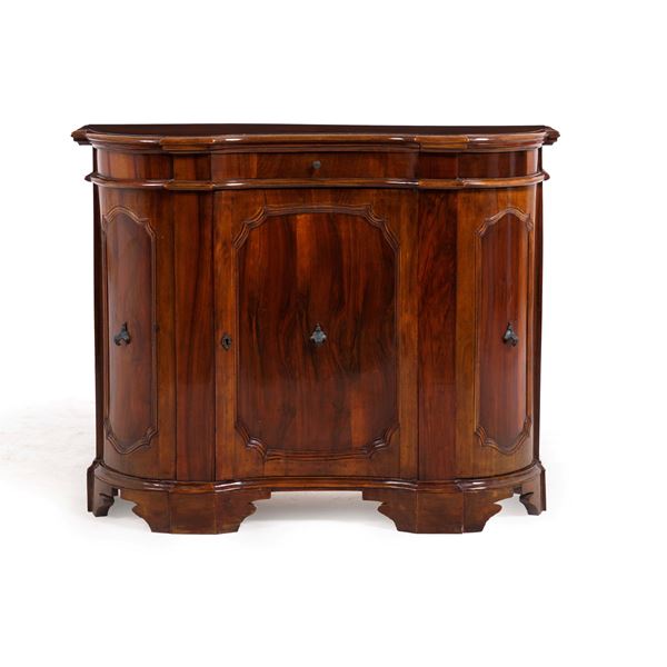 Credenzino scantonato in stile seicentesco