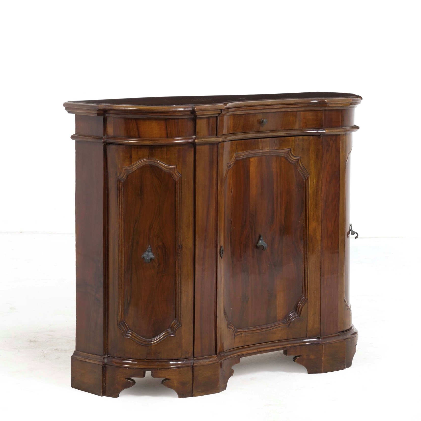 Credenzino scantonato in stile seicentesco