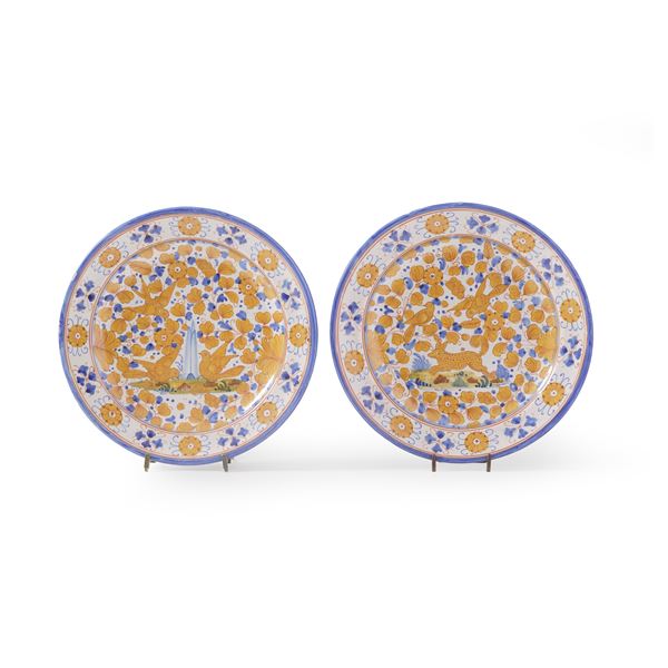 Coppia di piatti. Deruta, XX secolo.