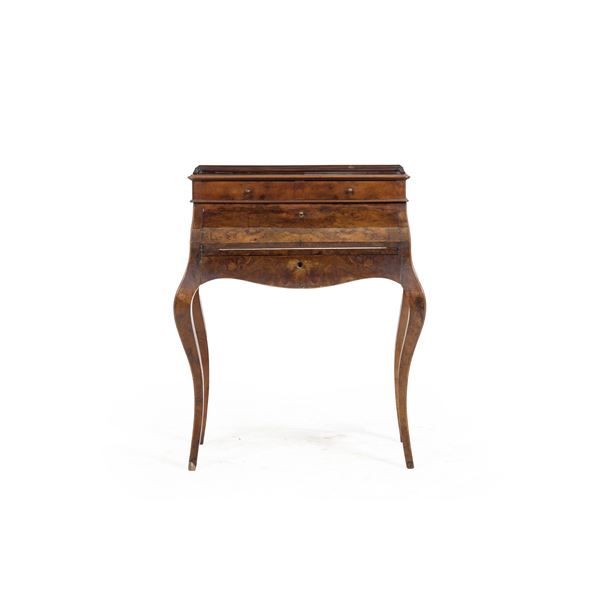 Piccolo scrittoio lastronato. XIX secolo