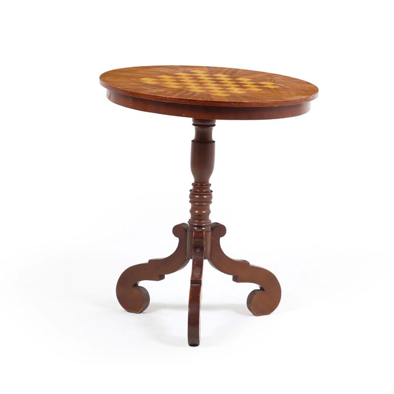 Tavolino tondo con scacchiera  - Asta Antiquariato - Cambi Casa d'Aste