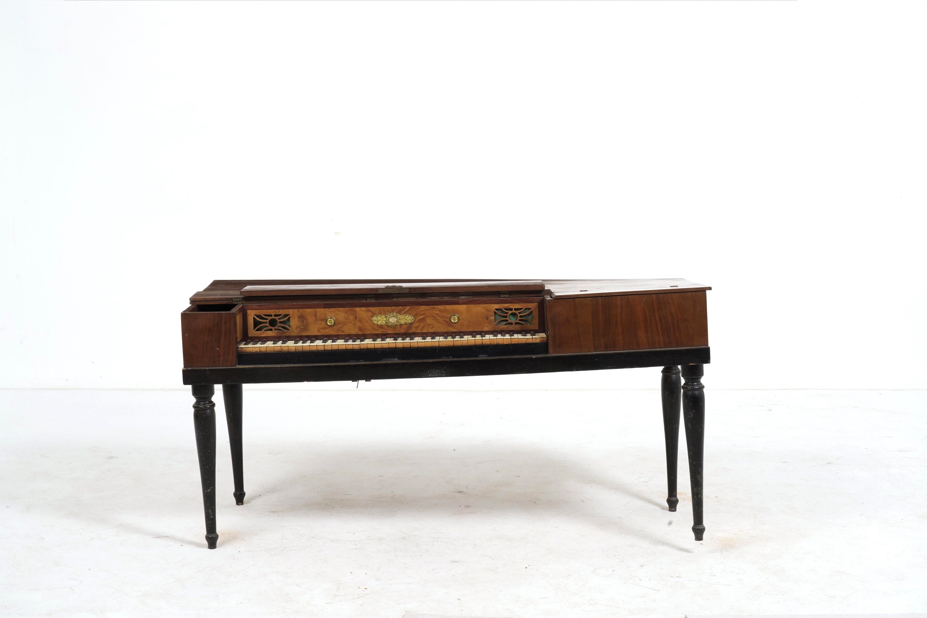 Spinetta, Tavola armonica lastronata con gambe tornite, XIX-XX secolo