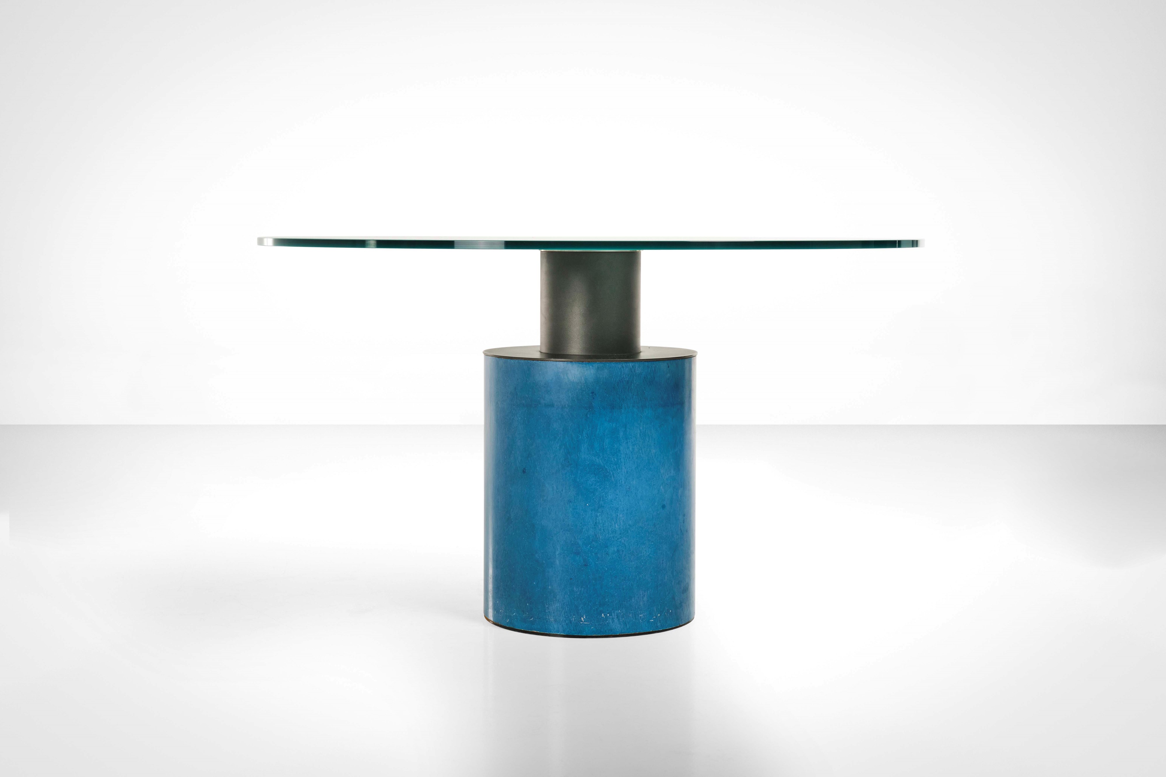 Massimo e Lella Vignelli - Tavolo mod. Creso, metallo laccato e cristallo molato, Italia, 1989