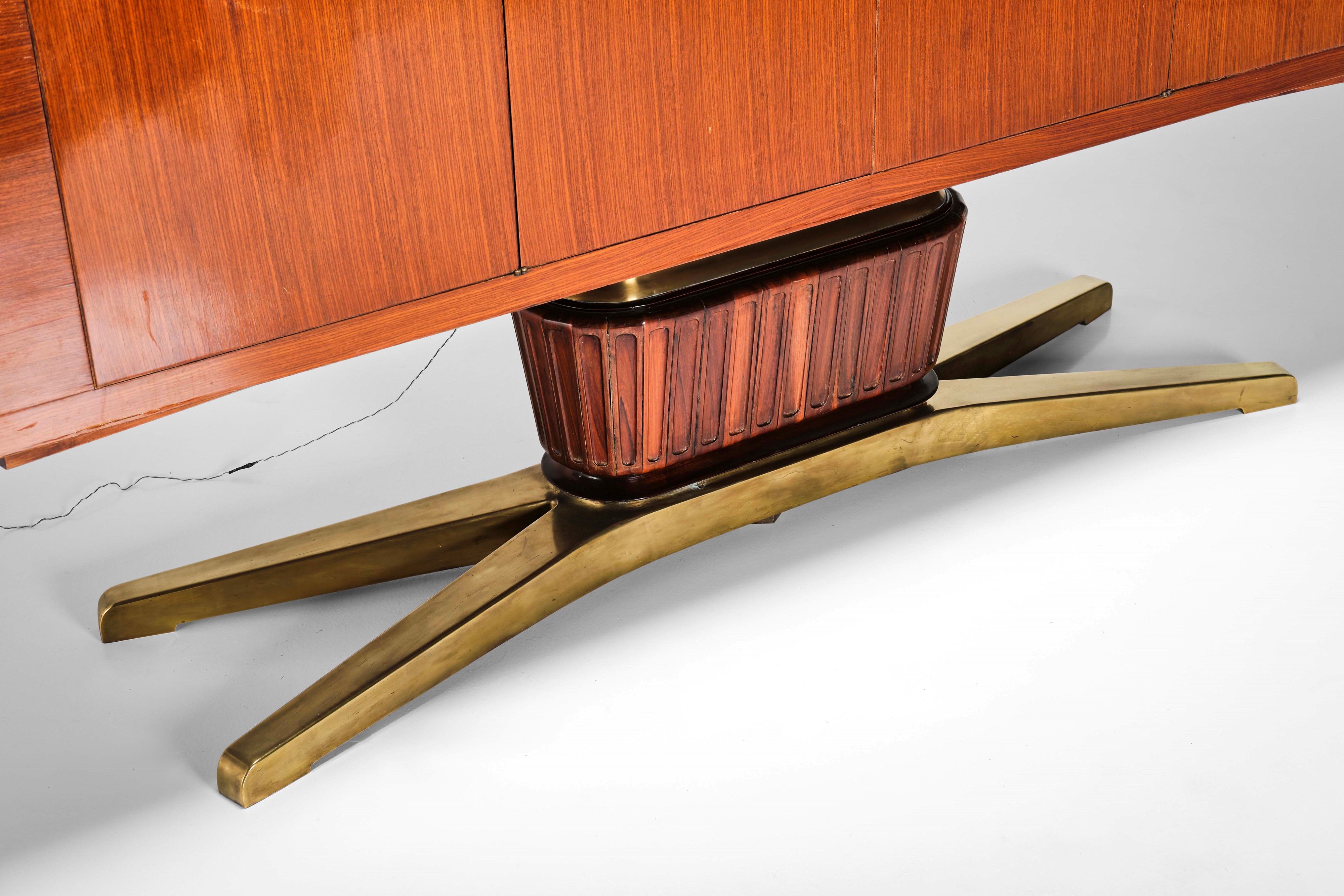 Dassi - Grande mobile bar luminoso in legno e ottone