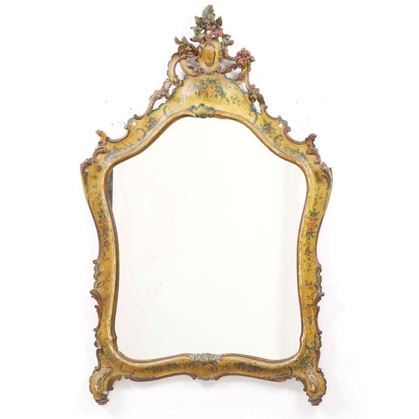 Specchiera in legno dipinto. XIX secolo