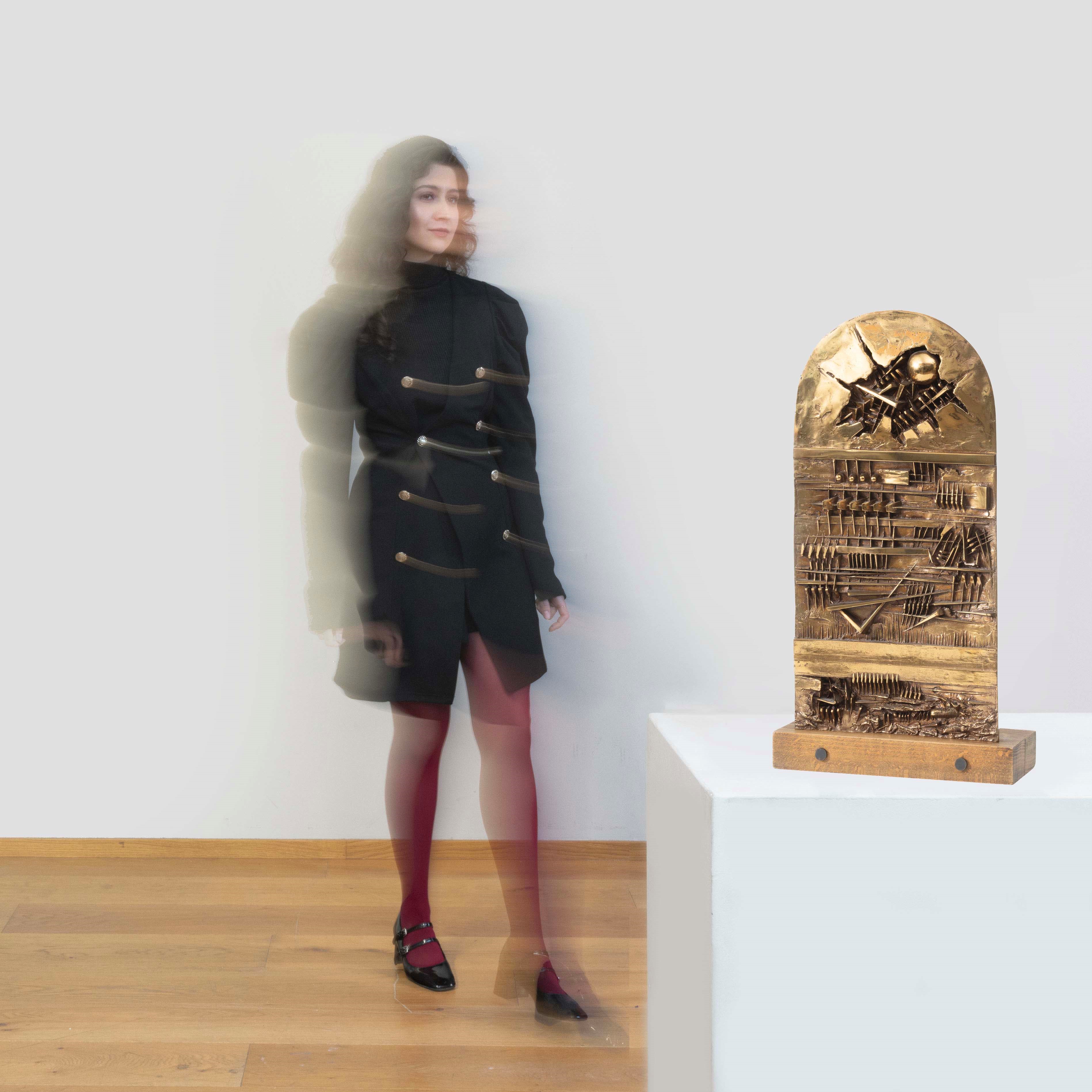 Arnaldo Pomodoro - Edicola - Studio, scultura in bronzo con base in legno, 1991
