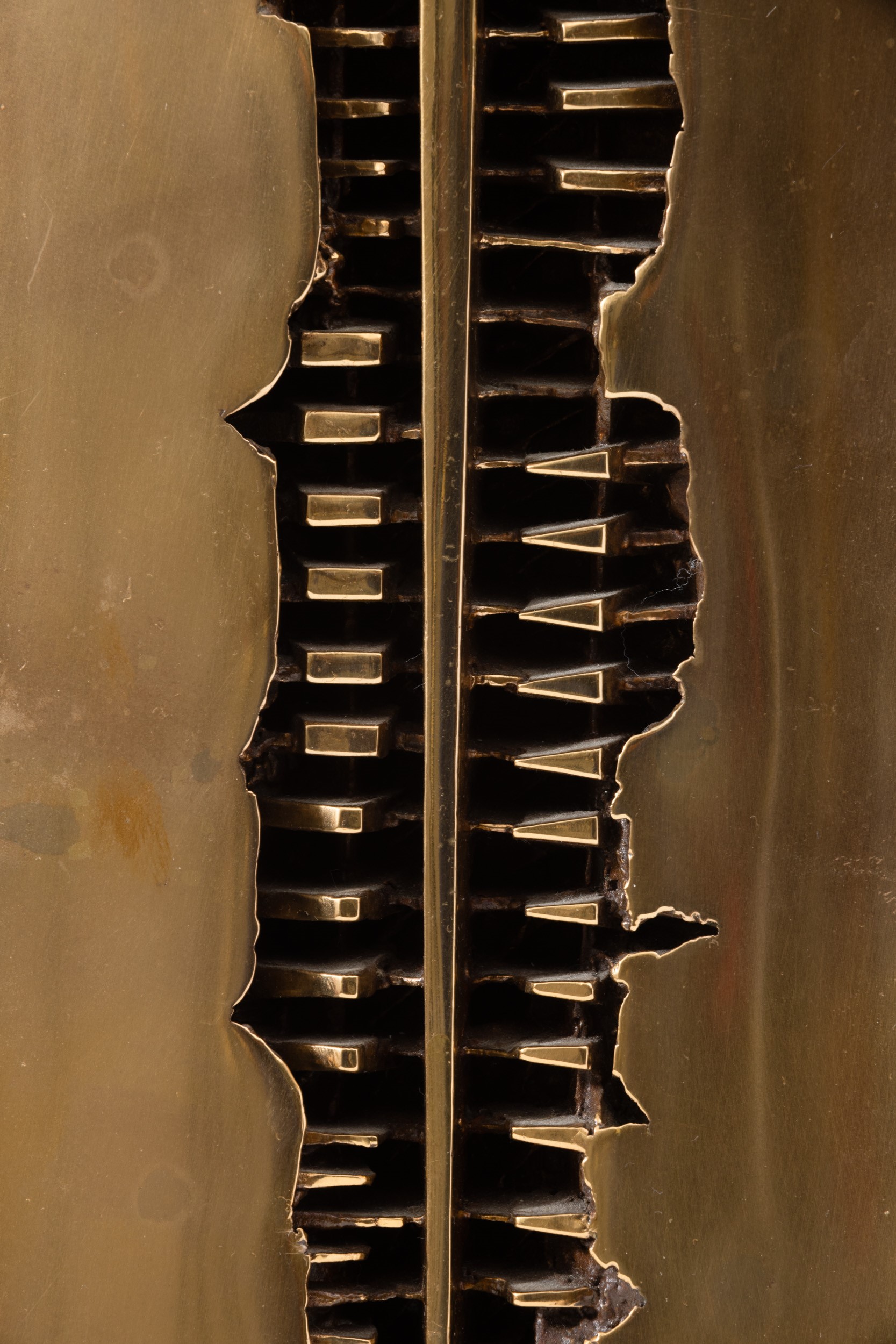 Arnaldo Pomodoro - Edicola - Studio, scultura in bronzo con base in legno, 1991