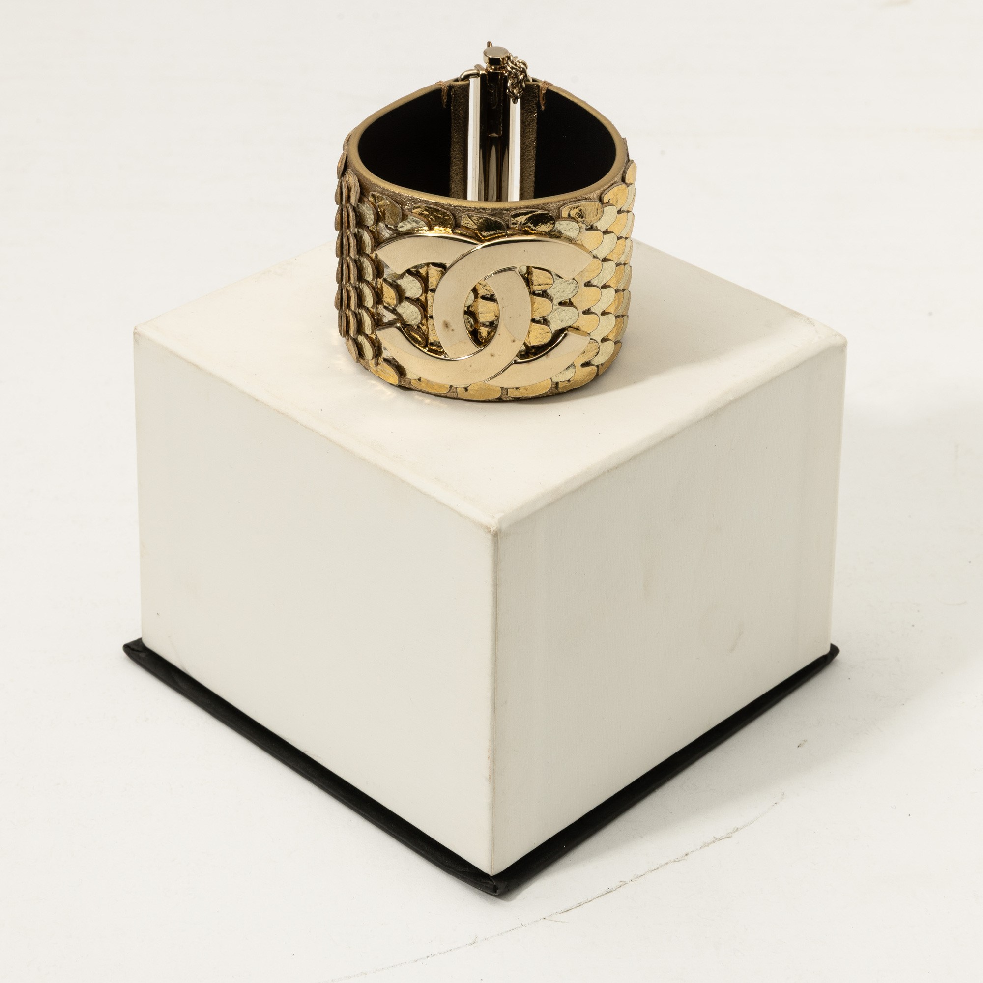 Chanel, Bracciale Rigido