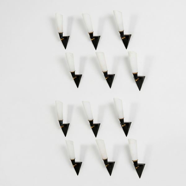 Dodici lampade da parete