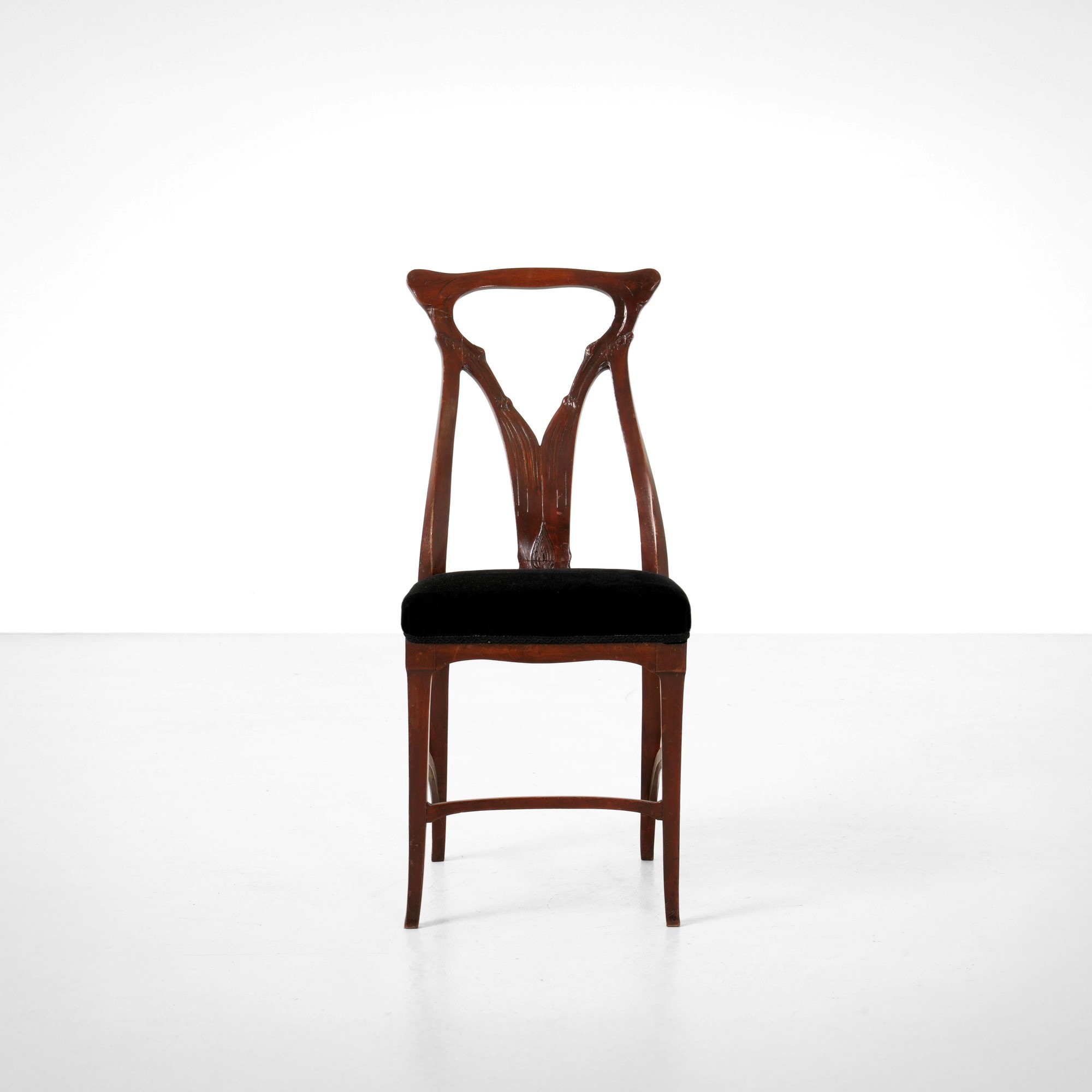 Giacomo Cometti - Sedia con struttura in legno scolpito e rivestimento in velluto
