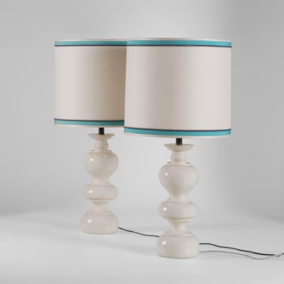 Lampade da tavolo, struttura in metallo laccato e paralume in tessuto, Italia, 1970 ca.