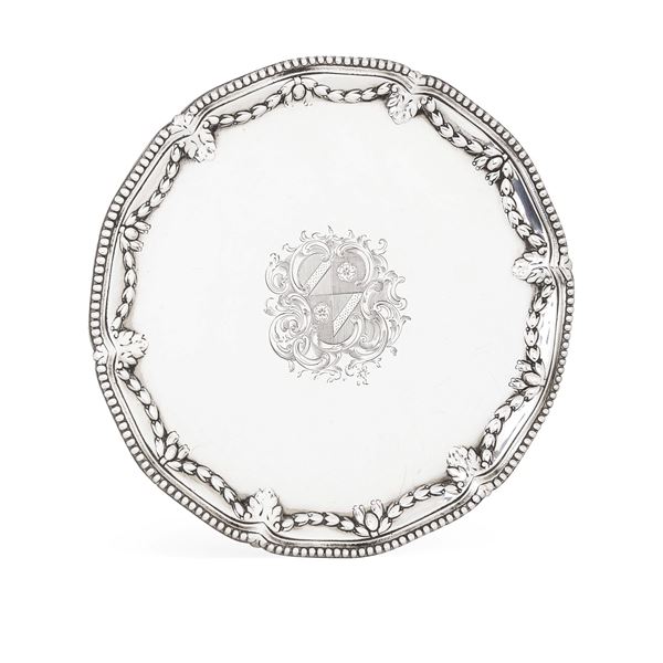 Salver. Londra 1775, Argentiere I.C. (non identificato)
