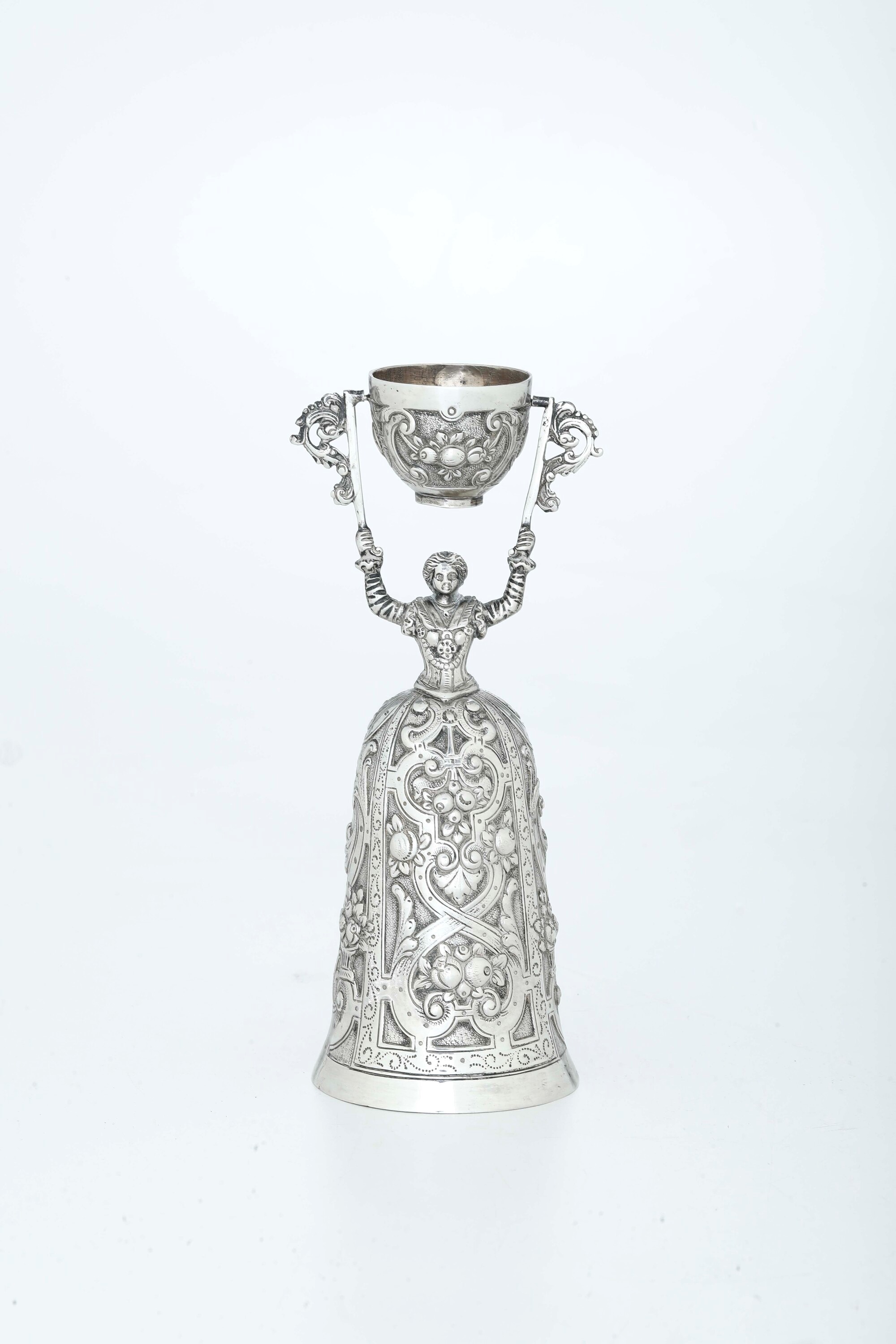 Argenteria belga del XX secolo, Coppa dell’amore (argento fuso e sagomato)