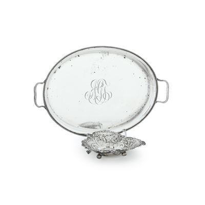 Argenteria del XX secolo, vassoio e piccola alzatina in argento 925 fuso e sagomato