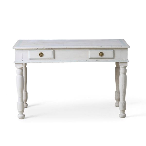 Tavolo a due cassetti in legno dipinto. XX secolo