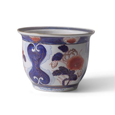Giappone, Fioriera in porcellana Imari con decoro a crisantemi