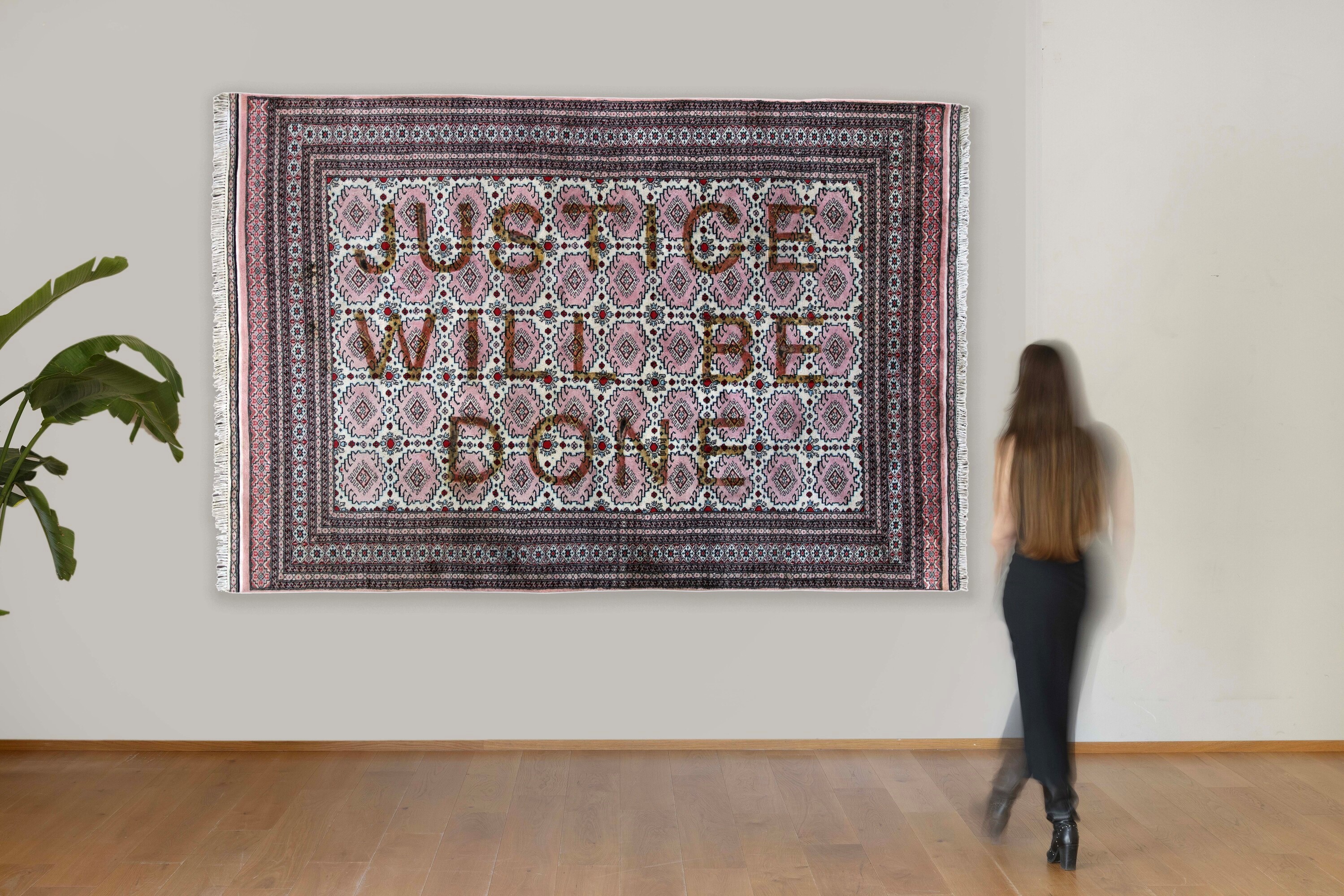 Loredana Longo - Justice will be done, bruciatura su tappeto
