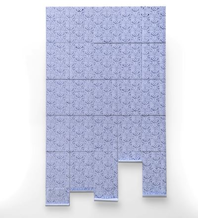 Carta da parati, installazione in terracotta dipinta, 2018