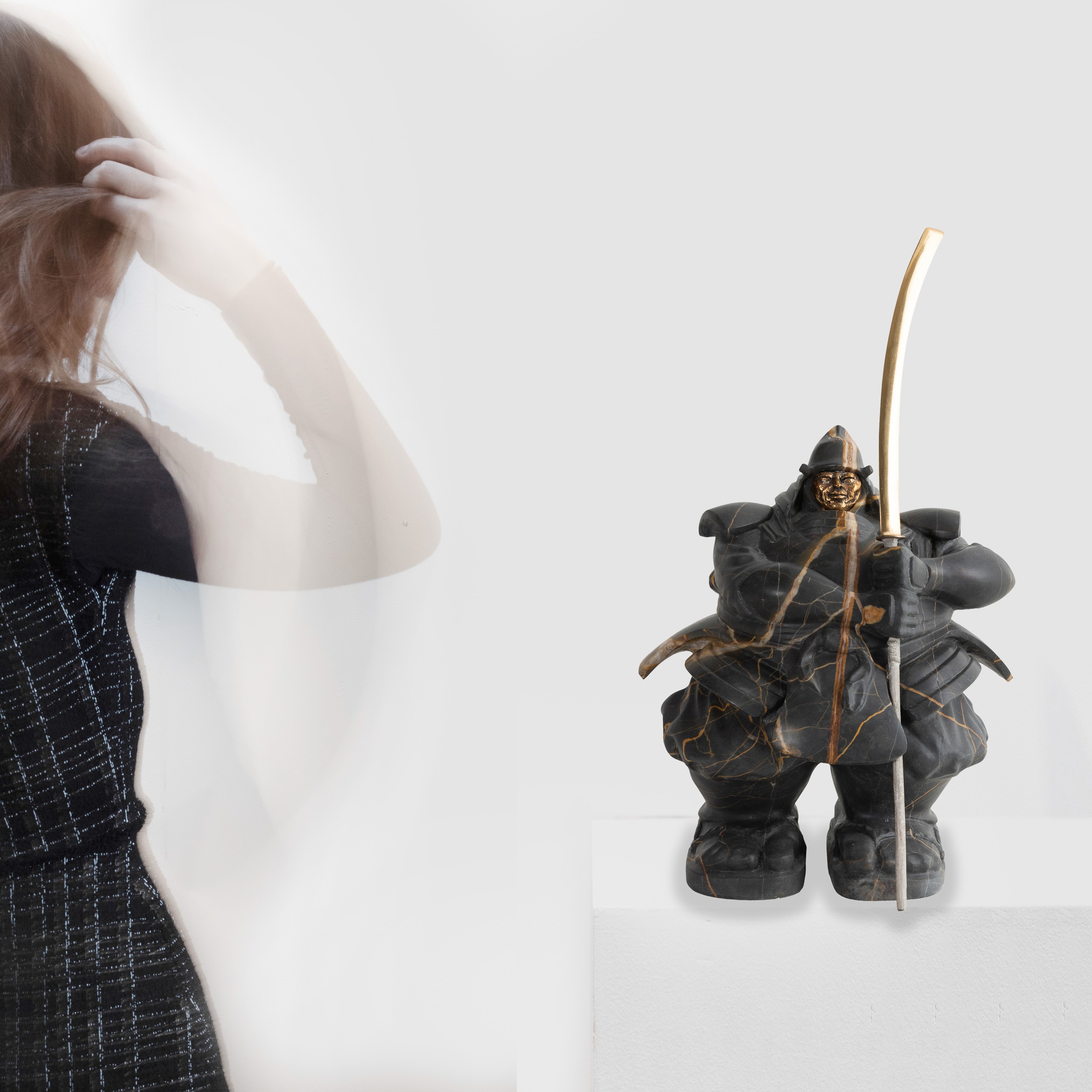 Matteo Pugliese - Custode Samurai VIII, scultura in marmo Port Laurent e bronzo