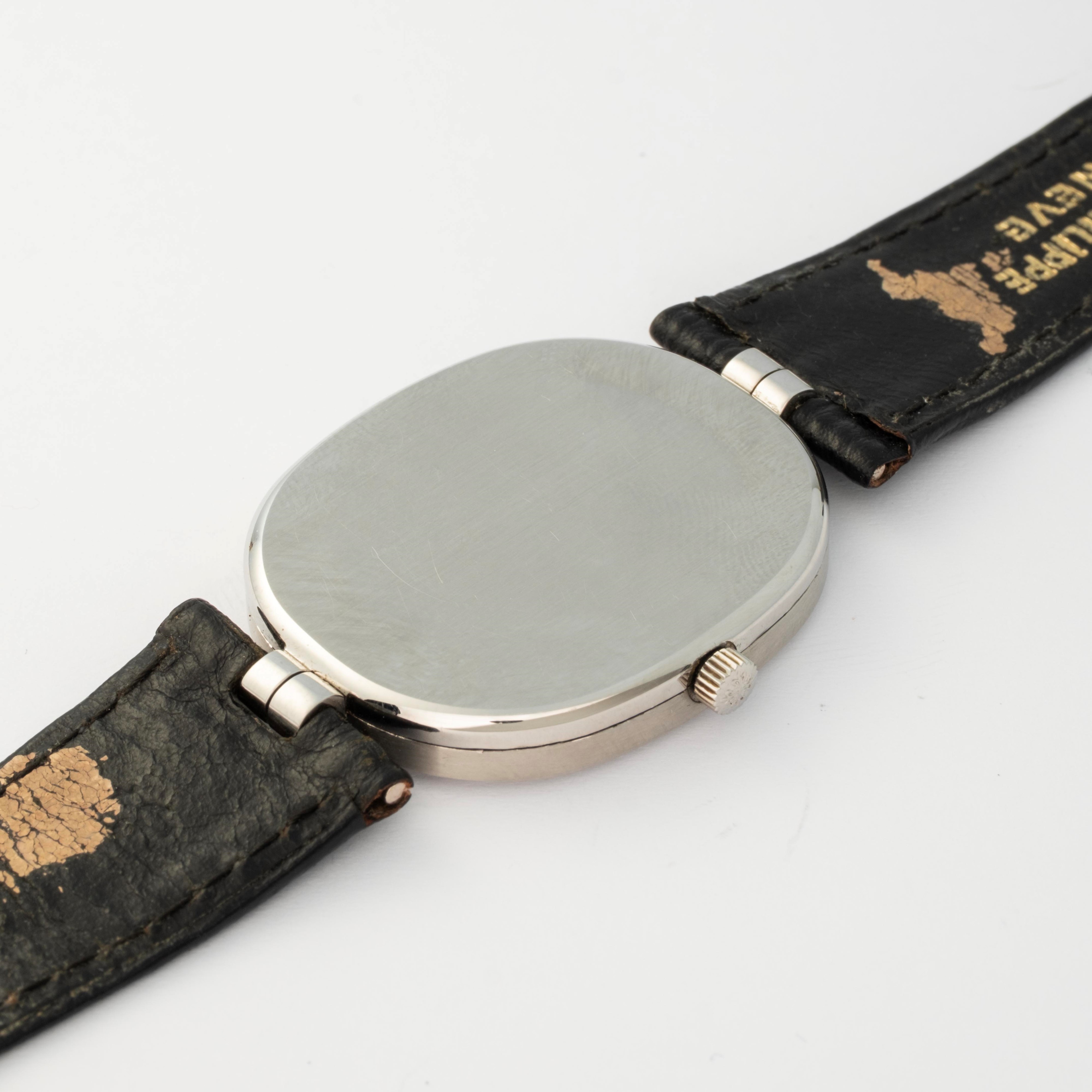 Patek Philippe - Ellipse ref. 3930, in acciaio con quadrante blu soleil e datario, circa 1988
