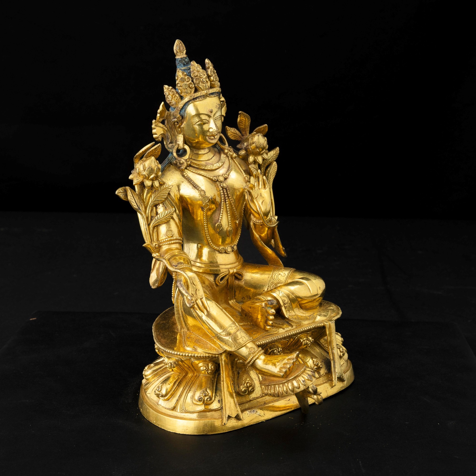 Figura di Tara seduta, bronzo dorato policromo, Tibet, XVIII secolo