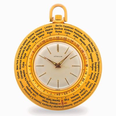 Tasca 'World time' in ottone dorato con quadrante argenté e ghiera girevole per 24 fusi orari, ci...