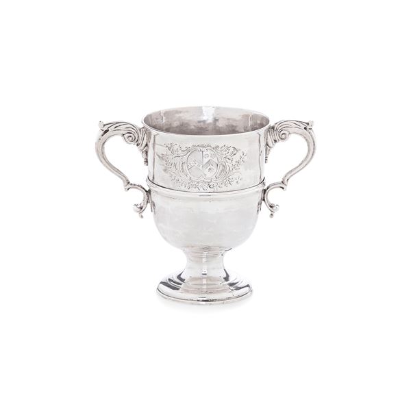 Coppa biansata. Dublino, 1770, argentiere Thomas Jones