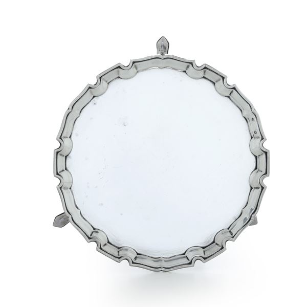 Salver. Londra, 1911. Argentiere Goldsmiths & Silversmiths