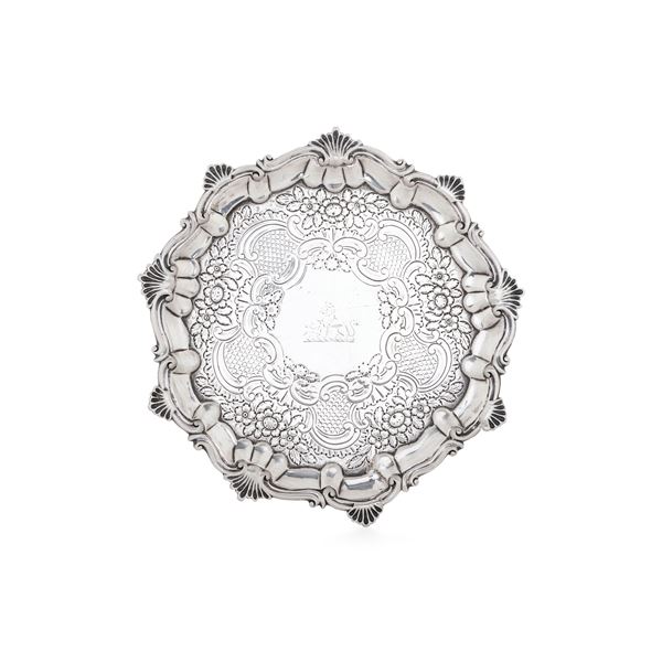 Salver. Londra, 1773. Marchio dell'argentiere parziale di difficile lettura