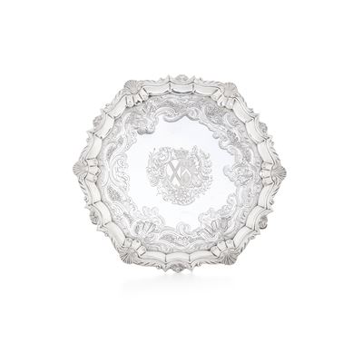 Salver. Londra, 1741, Argentiere Robert Aberbomby