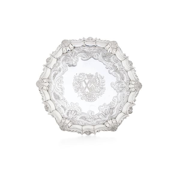 Salver.  Londra, 1741, argentiere Robert Aberbomby