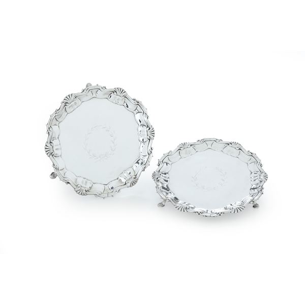 Coppia di salver. Londra, 1753. Argentieri R.M.D.B. entro riserva a croce (non identificato)