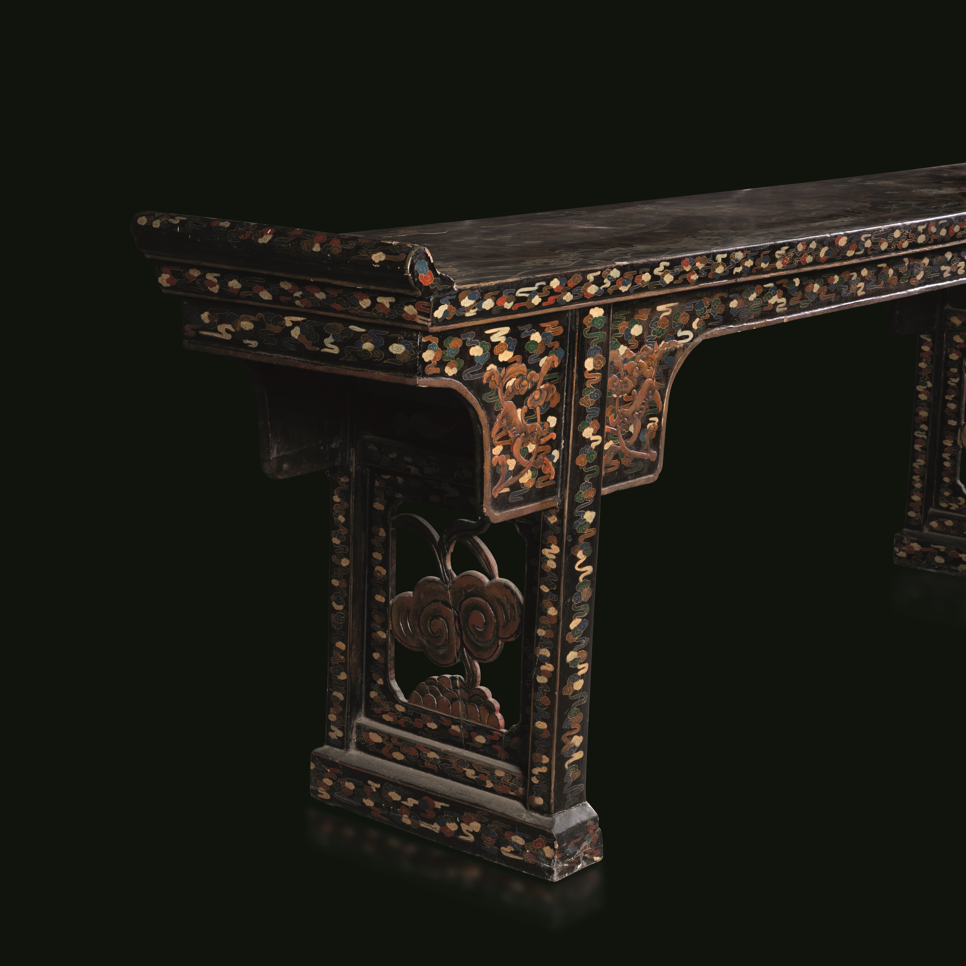 Console, Cina, Dinastia Qing, XVIII secolo — legno laccato e decorazione in oro